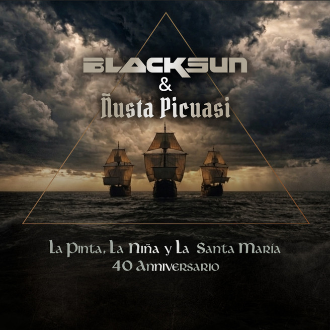 Arte oficial de BLACK SUN y Ñusta Picuasi: La Pinta, La Niña y La Santa María, 40 aniversario. Tres carabelas bajo un cielo tormentoso y un triángulo cobrizo.